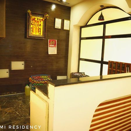Отель Sri Lakshmi Residency Тирупати Экстерьер фото