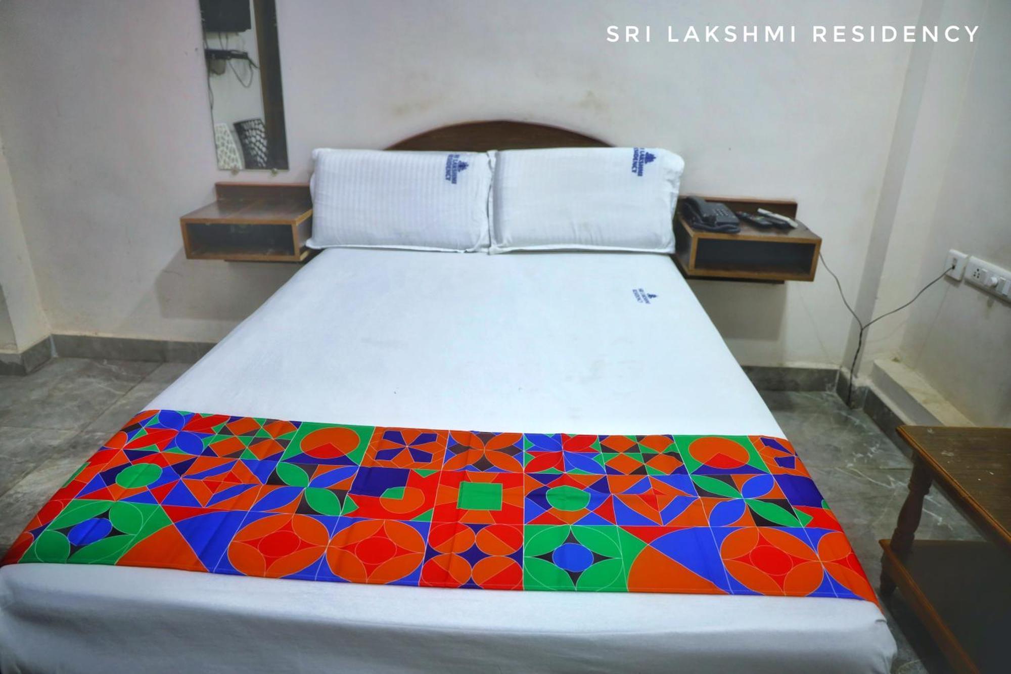 Отель Sri Lakshmi Residency Тирупати Экстерьер фото