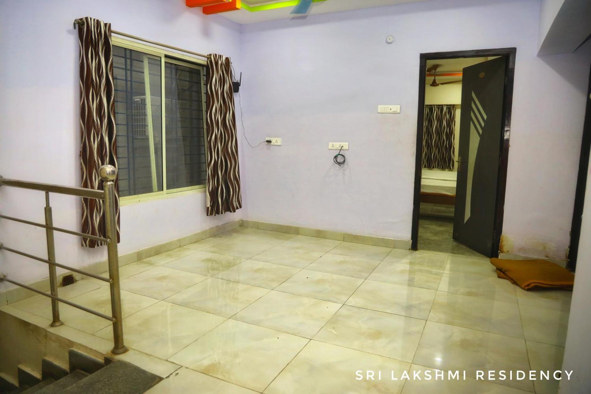 Отель Sri Lakshmi Residency Тирупати Экстерьер фото