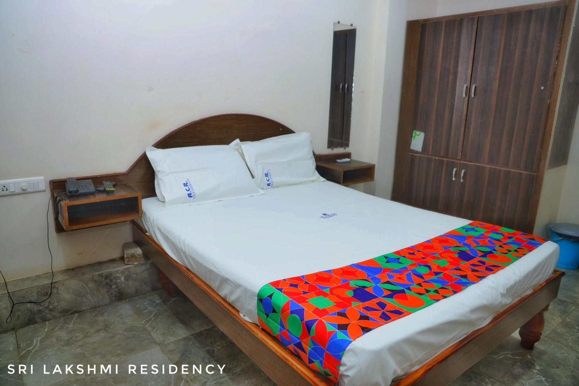 Отель Sri Lakshmi Residency Тирупати Экстерьер фото