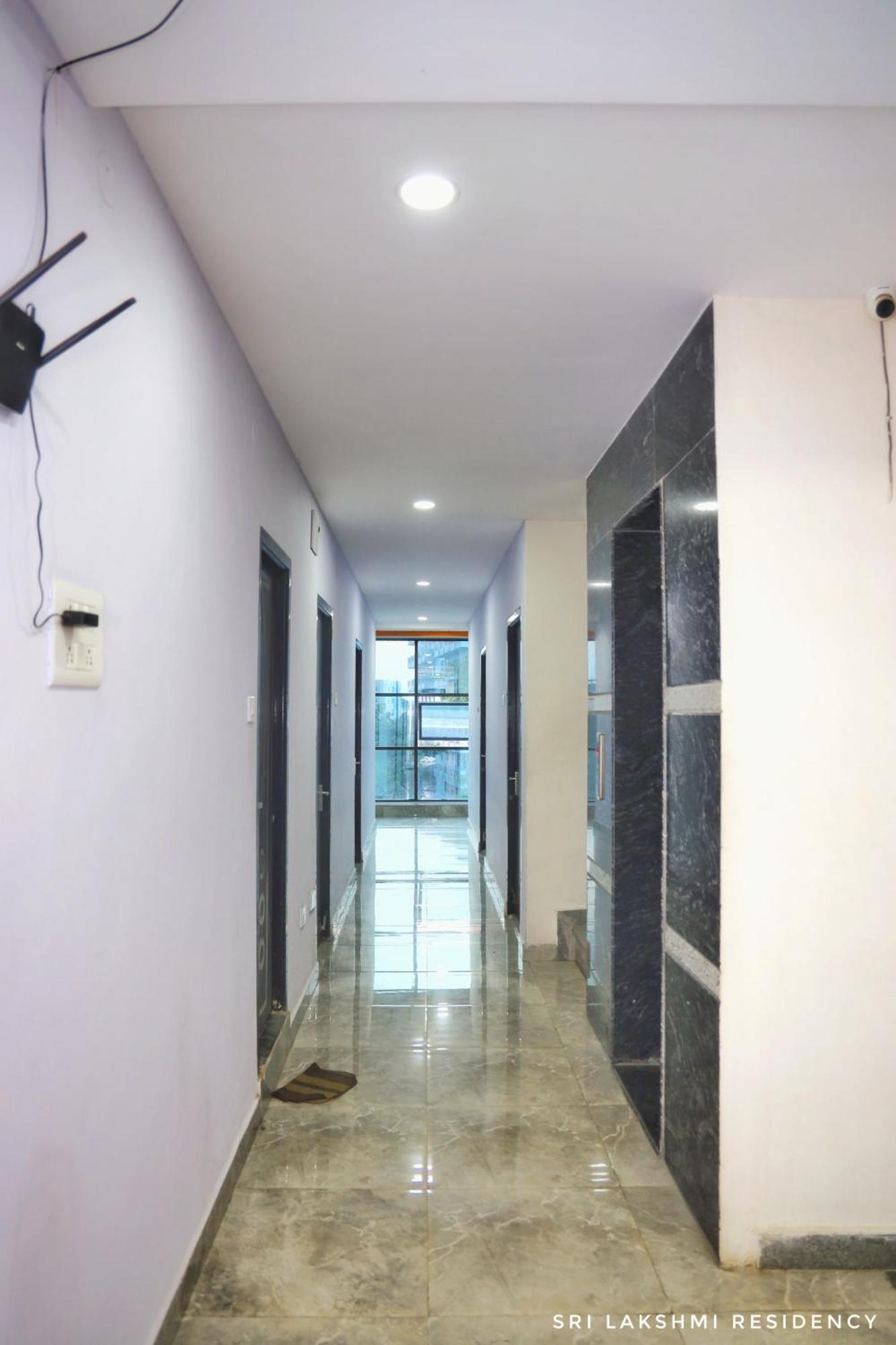 Отель Sri Lakshmi Residency Тирупати Экстерьер фото