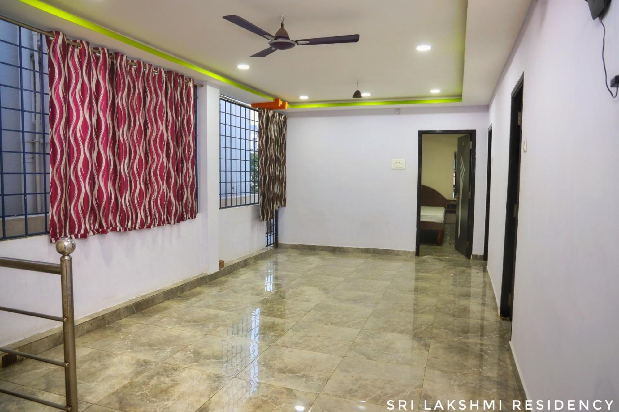 Отель Sri Lakshmi Residency Тирупати Экстерьер фото