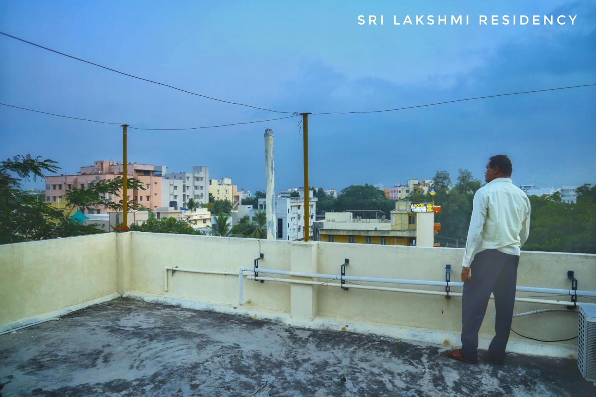 Отель Sri Lakshmi Residency Тирупати Экстерьер фото