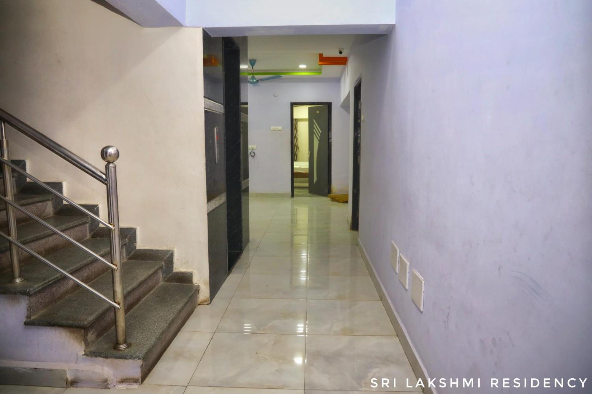 Отель Sri Lakshmi Residency Тирупати Экстерьер фото