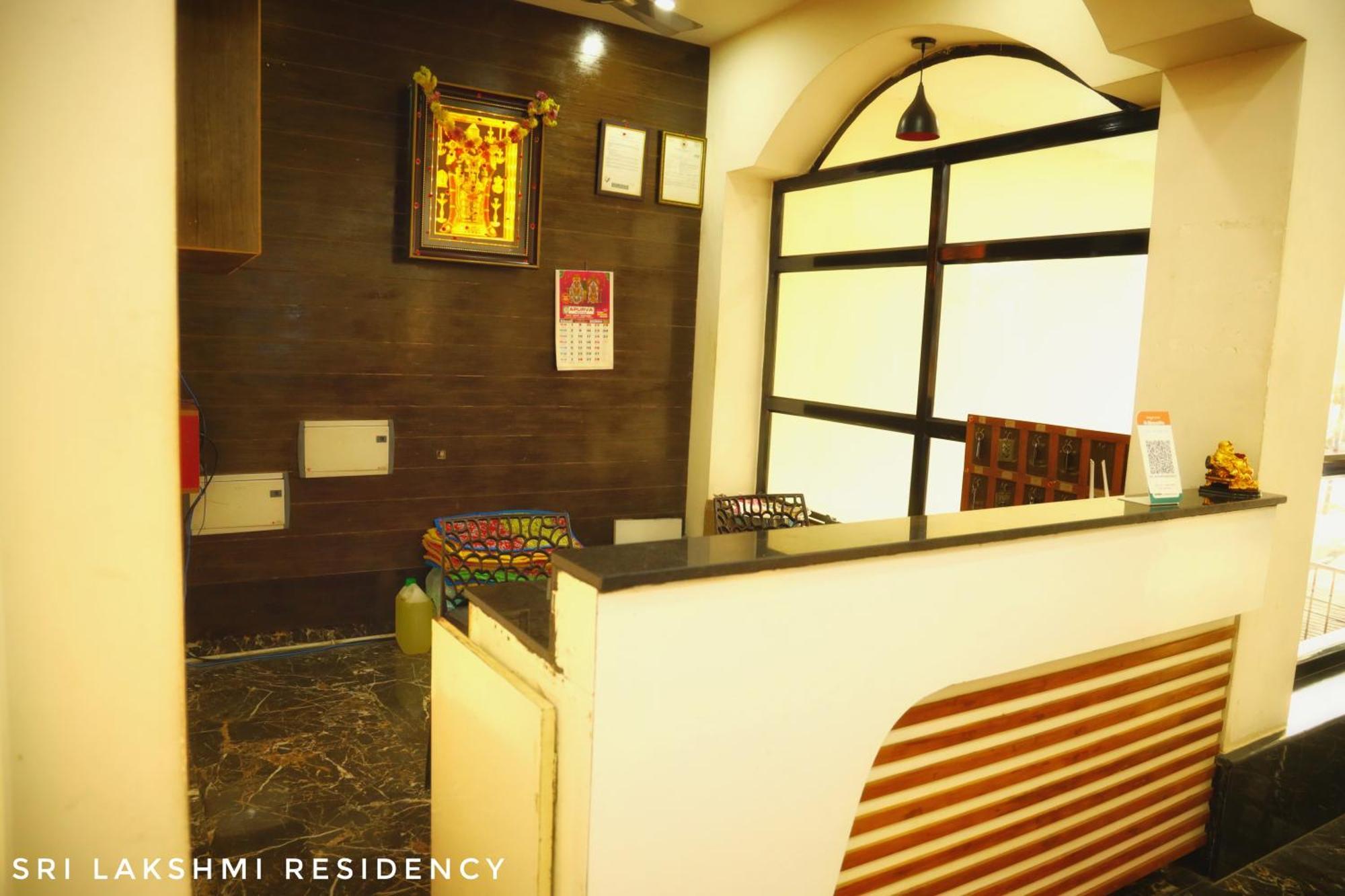 Отель Sri Lakshmi Residency Тирупати Экстерьер фото