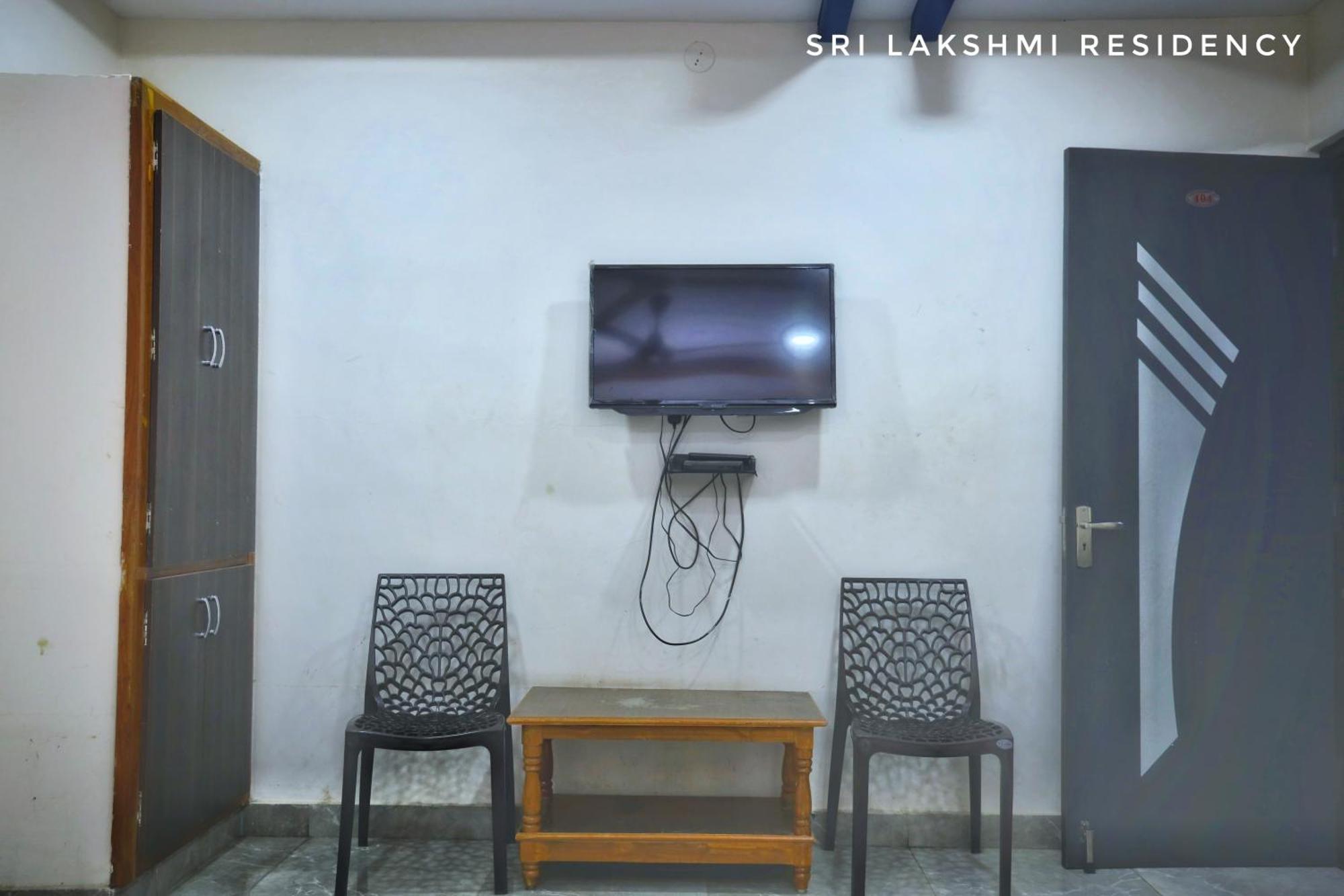 Отель Sri Lakshmi Residency Тирупати Экстерьер фото