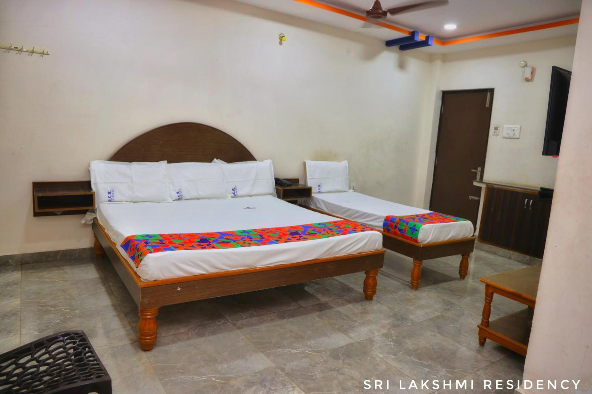 Отель Sri Lakshmi Residency Тирупати Экстерьер фото