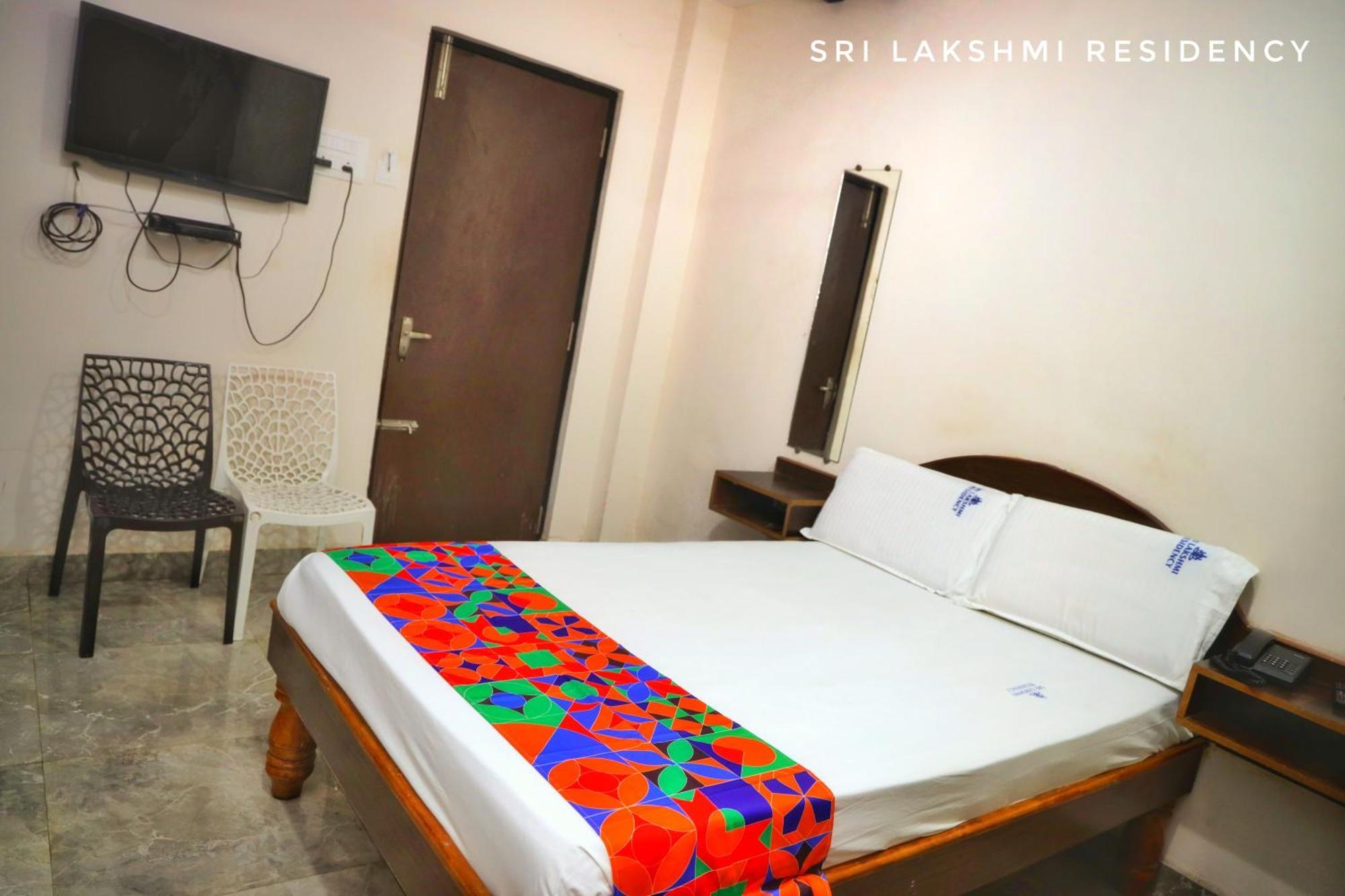 Отель Sri Lakshmi Residency Тирупати Экстерьер фото